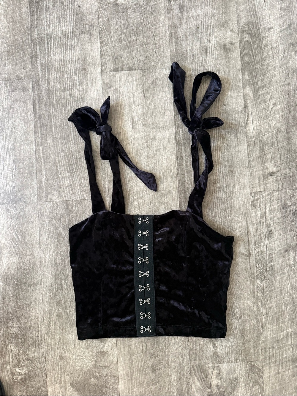 Velvet/Velour Tie-Strap Black Crop Top with Hook-Front Detail Forever 21 Medium